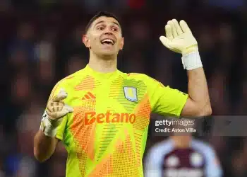 Ngả mũ trước Emiliano Martinez