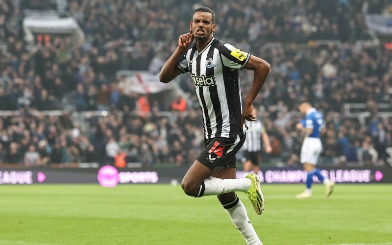 Alexander Isak khẳng định muốn tiếp tục cống hiến cho Newcastle