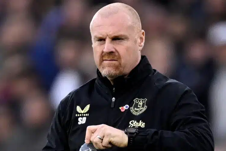 Sean Dyche là HLV thứ 6 mất việc tại Premier League