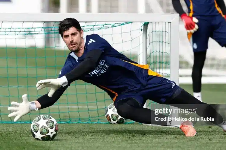Courtois khiến Real lo lắng
