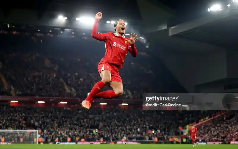Van Dijk nâng tầm ở Liverpool.