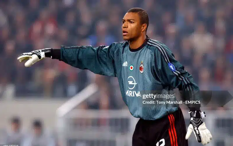 Dida làm điểm tựa của AC Milan.