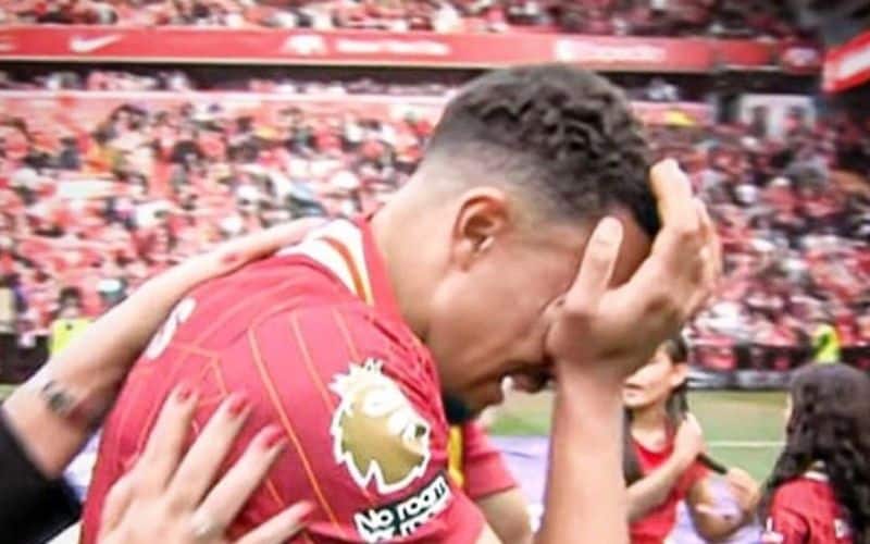 Alexander-Arnold tri ân người hâm mộ Liverpool trong ngày chia tay