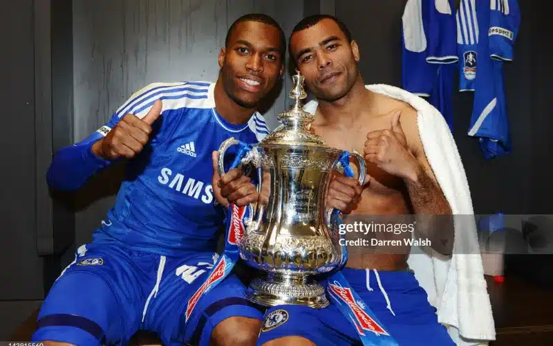 Cole bội thu danh hiệu ở Chelsea.
