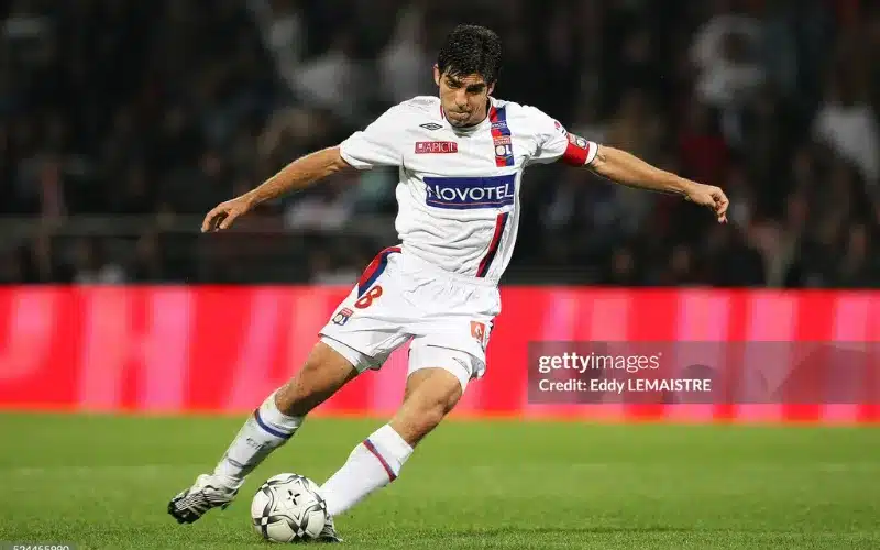 Juninho từng là trụ cột của Lyon.