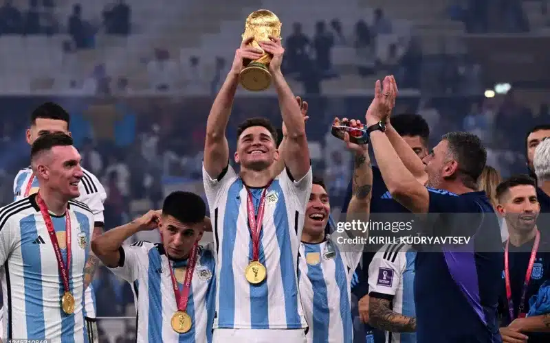 Alvarez vô địch World Cup 2022 cùng tuyển Argentina.