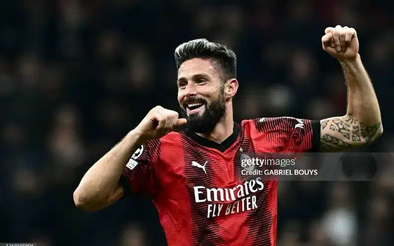 Giroud trong màu áo AC Milan.