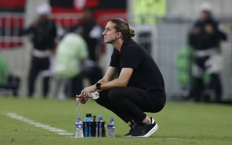 Filipe Luis được Atletico nhắm thay thế Diego Simeone