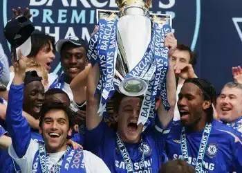Chelsea và mùa giải huyền thoại với hàng thủ bất khả xâm phạm