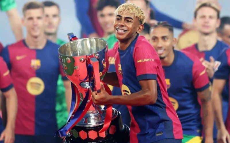 UEFA chính thức trừng phạt Barca & Chelsea